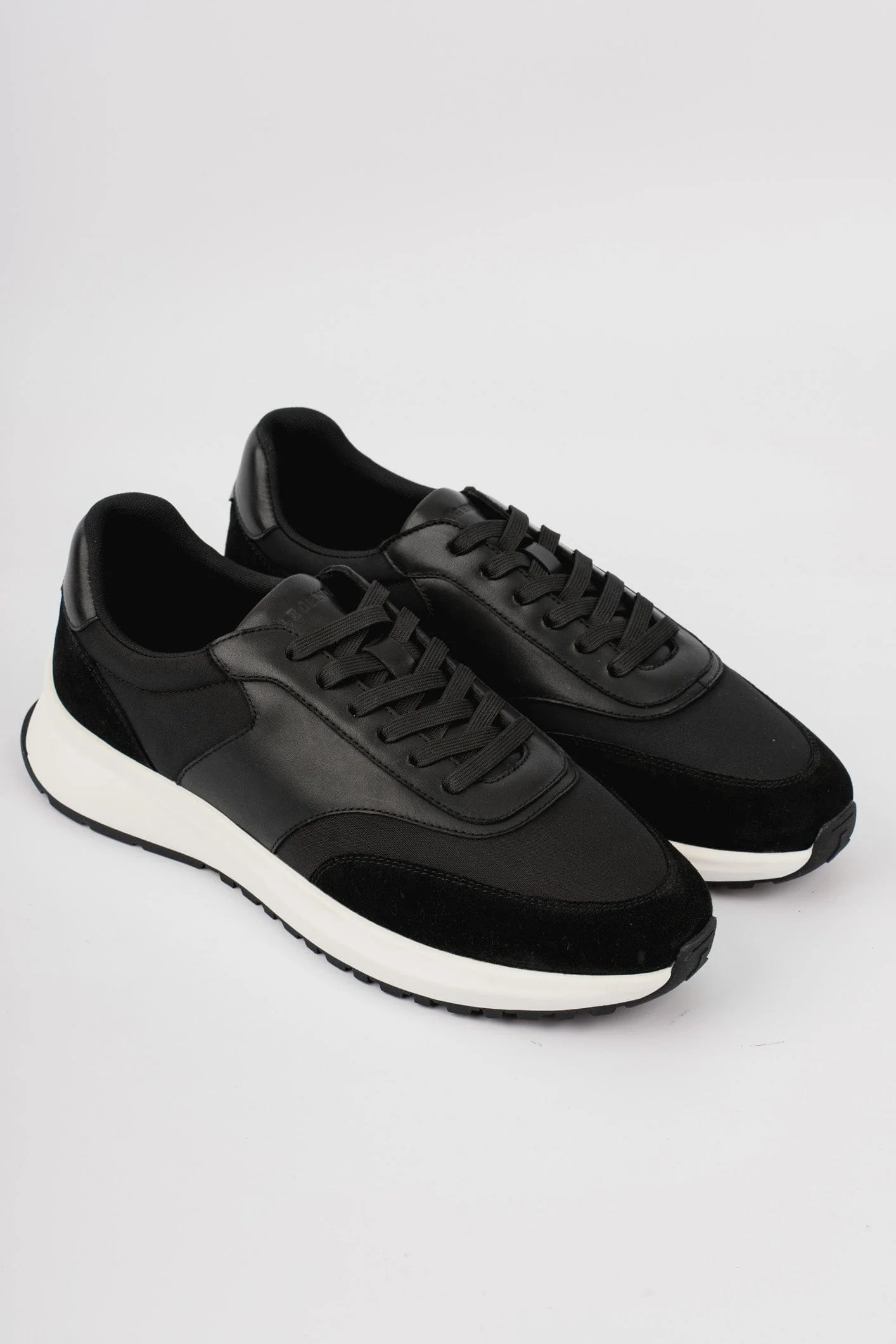 FORMA RUNNER - BLACK AND WHITE - Image 3