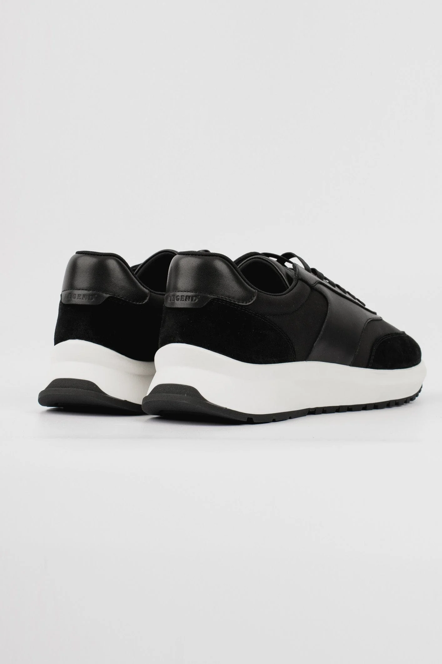 FORMA RUNNER - BLACK AND WHITE - Image 4