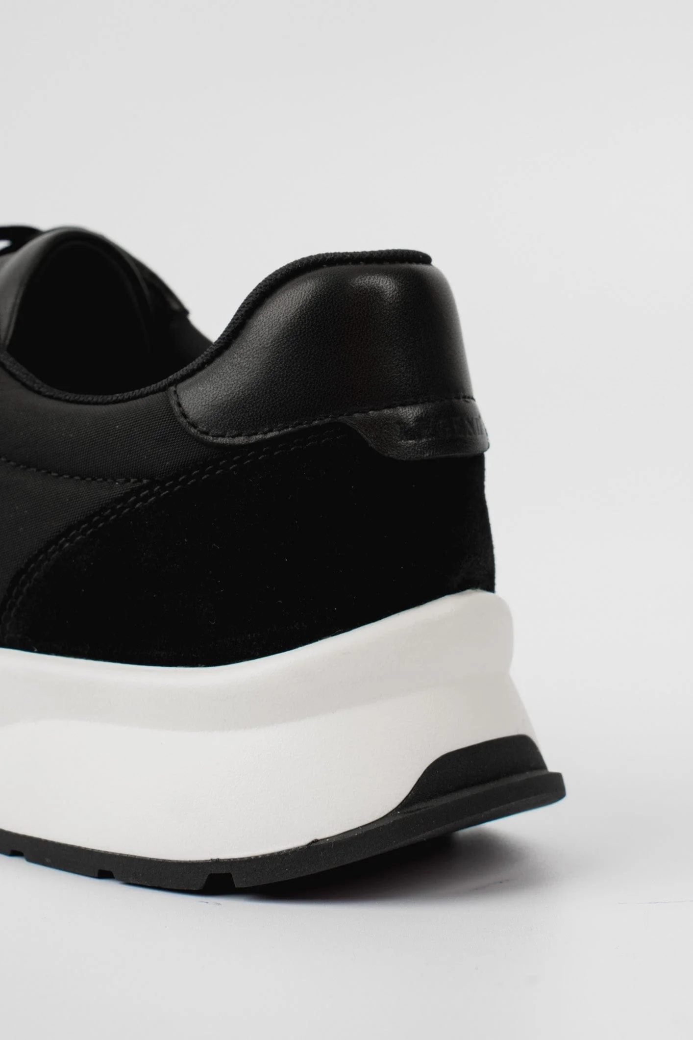 FORMA RUNNER - BLACK AND WHITE - Image 5