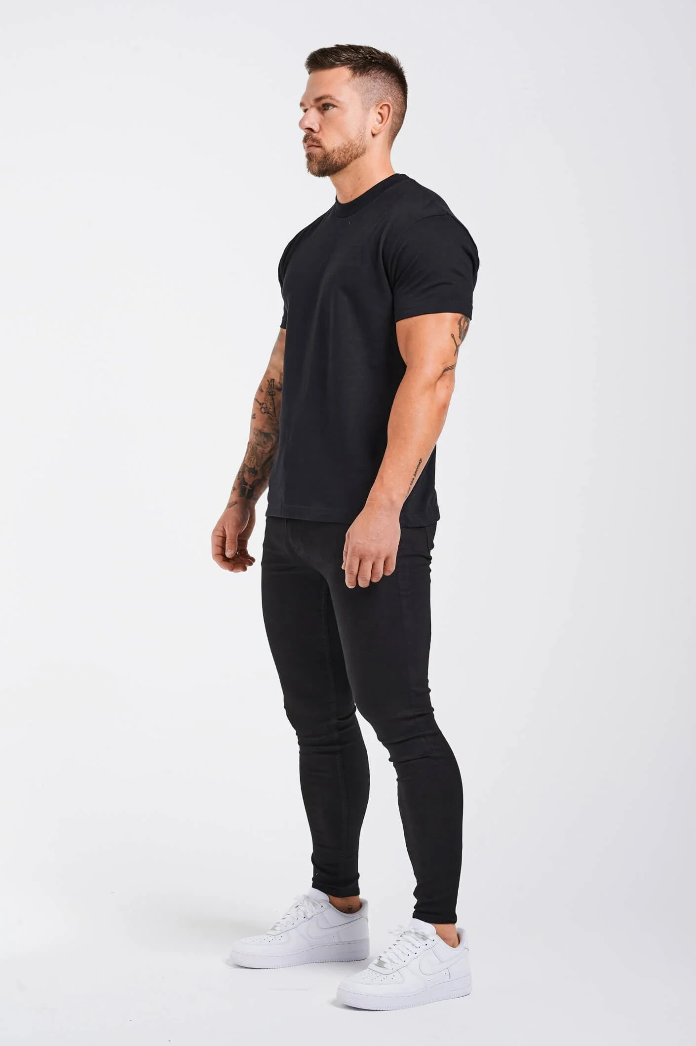 PREMIUM BASICS T-SHIRT - BLACK - Image 6