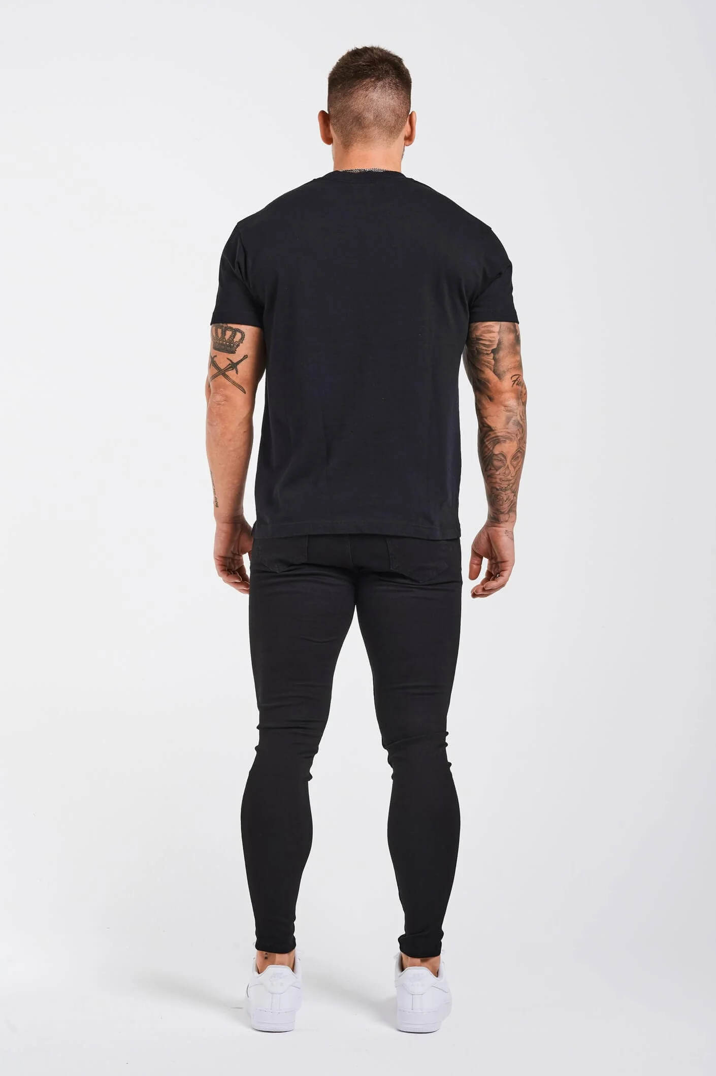 PREMIUM BASICS T-SHIRT - BLACK - Image 8